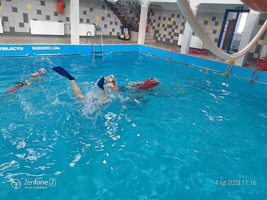 Hokej pod wodą Walenie Siemianowice Śląskie Trening 4 II 2023. Koniec Walenia czyli Amatorska Liga Hokeja Pod Wodą